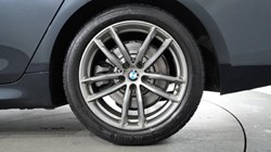 2019 (19) BMW 5 SERIES 520d M Sport 4dr Auto 3277524