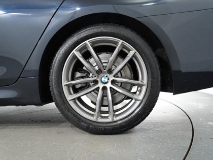 2019 (19) BMW 5 SERIES 520d M Sport 4dr Auto