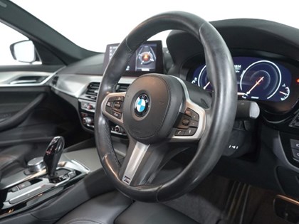 2019 (19) BMW 5 SERIES 520d M Sport 4dr Auto