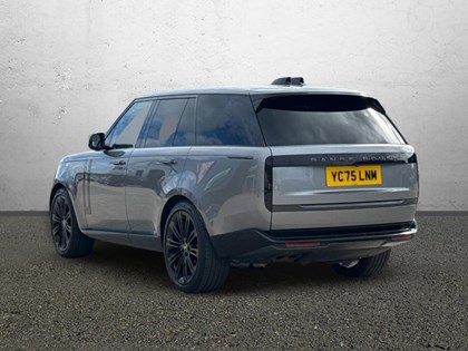 2025 (75) LAND ROVER RANGE ROVER 3.0 D300 SE 4dr Auto