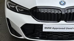 2024 (24) BMW 3 SERIES 330e M Sport 4dr Saloon [Tech/Pro Pack] 3012091