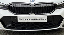 2024 (24) BMW 3 SERIES 330e M Sport 4dr Saloon [Tech/Pro Pack] 3012128