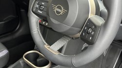 2024 (74) MINI COOPER 1.5 C Classic 3dr Auto 5033561