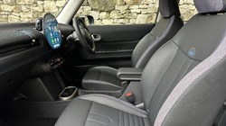 2024 (74) MINI COOPER 1.5 C Classic 3dr Auto 5033575