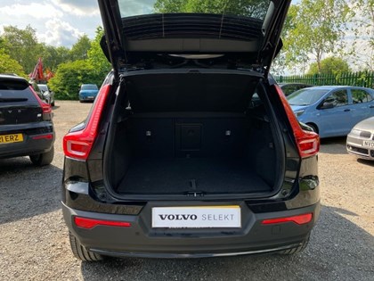 2022 (22) VOLVO XC40 2.0 B3P Plus Dark 5dr Auto