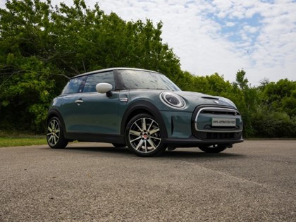 2022 (72) MINI HATCHBACK 135kW Cooper S Multitone Edition 33kWh 3dr Auto