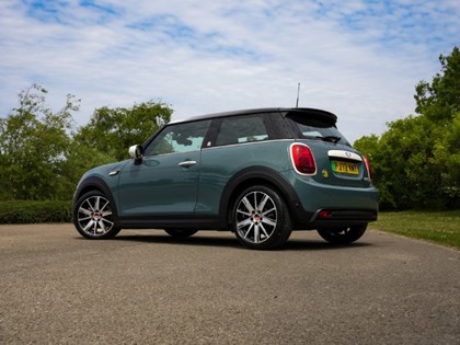 2022 (72) MINI HATCHBACK 135kW Cooper S Multitone Edition 33kWh 3dr Auto