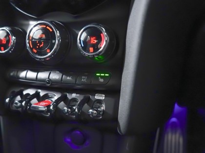2019 (19) MINI HATCHBACK 1.5 Cooper Sport II 5dr Auto [Comfort/Nav Pack]