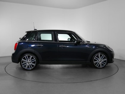 2021 (71) MINI HATCHBACK 1.5 Cooper Exclusive 5dr [Comfort/Nav Pack]