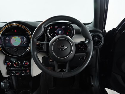 2021 (71) MINI HATCHBACK 1.5 Cooper Exclusive 5dr [Comfort/Nav Pack]