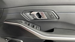 2025 (75) BMW 3 SERIES 330e 22.3 kWh M Sport 4dr Step Auto 4697107