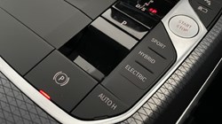 2025 (75) BMW 3 SERIES 330e 22.3 kWh M Sport 4dr Step Auto 4697087