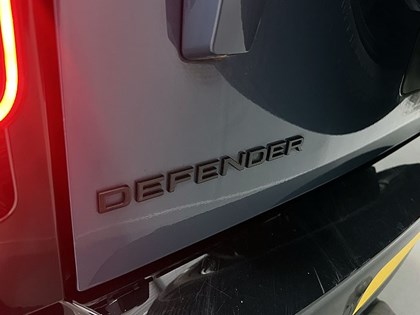 2022 (72) LAND ROVER DEFENDER 3.0 D250 X-Dynamic S 110 5dr Auto