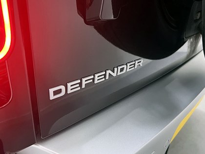 2022 (22) LAND ROVER DEFENDER 3.0 D250 HSE 110 5dr Auto
