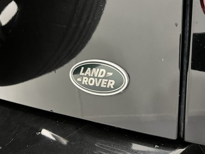 2020 (20) LAND ROVER DEFENDER 2.0 D200 SE 110 5dr Auto
