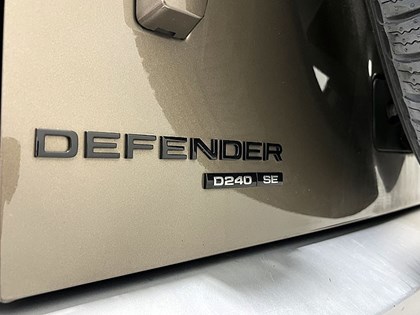 2020 (70) LAND ROVER DEFENDER 2.0 D240 SE 110 5dr Auto