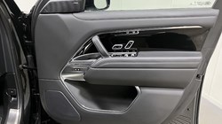 2023 (23) LAND ROVER RANGE ROVER 3.0 D300 SE 4dr Auto 5036318